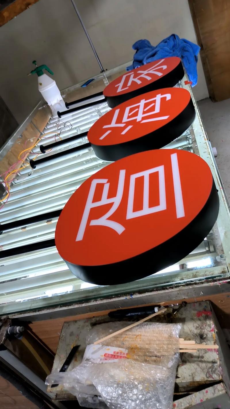 挂式超级字灯箱...展现门头招般最的得高端视觉效果